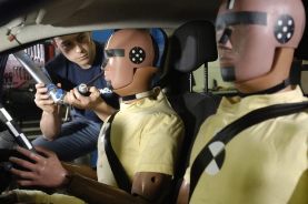 Sécurité
La sécurité routière est un enjeu de santé publique au niveau mondial. Renault souhaite être un partenaire actif des pouvoirs publics sur ce sujet. Le Groupe a adopté une politique de sécurité routière qui s'articule autour de 4 axes. 